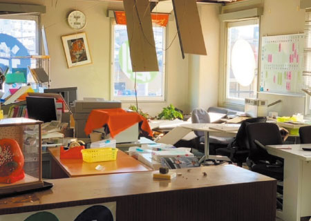 米澤賢司事務所内